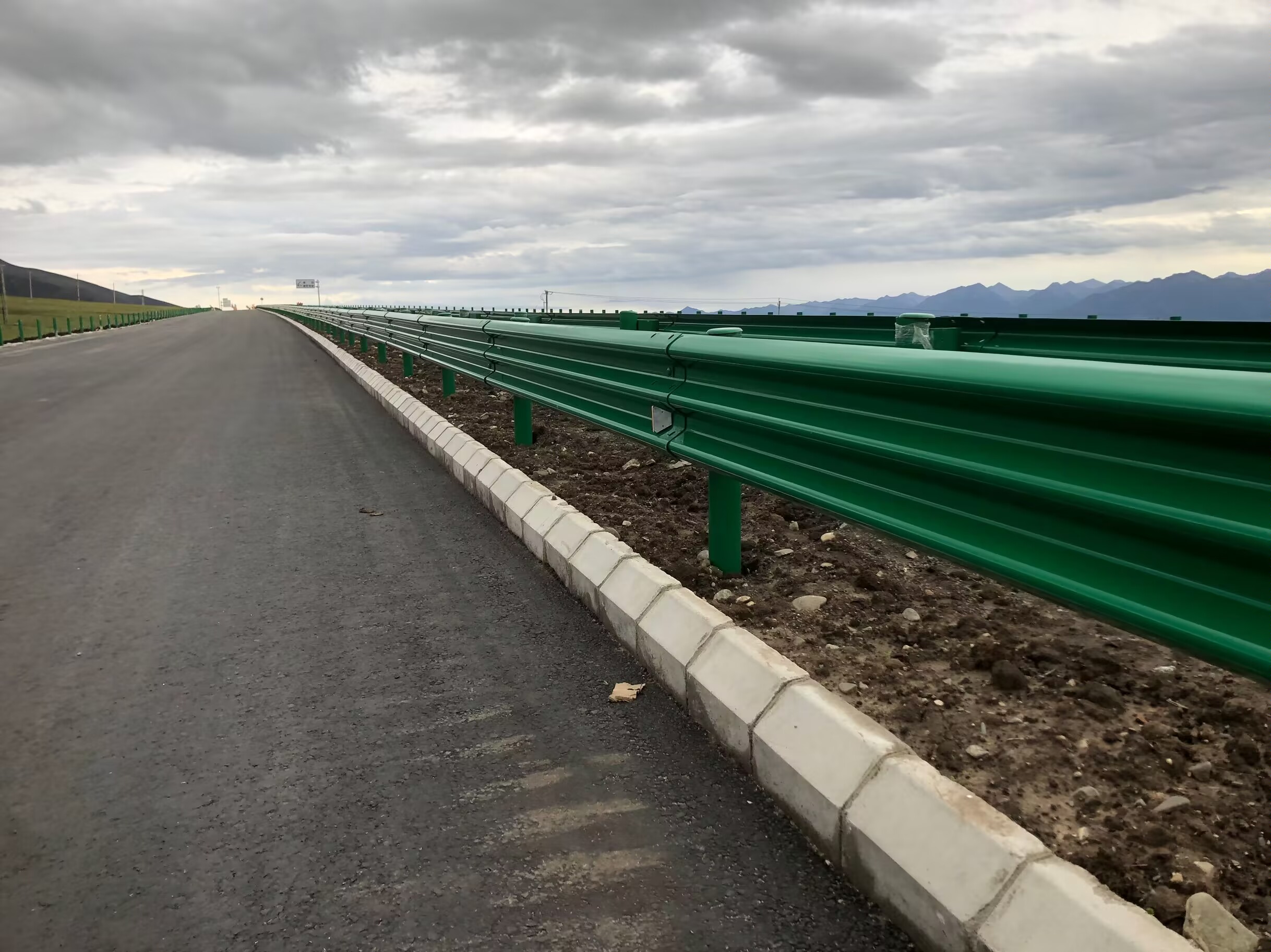 新津县乡村公路波形护栏波形护栏 - 推荐